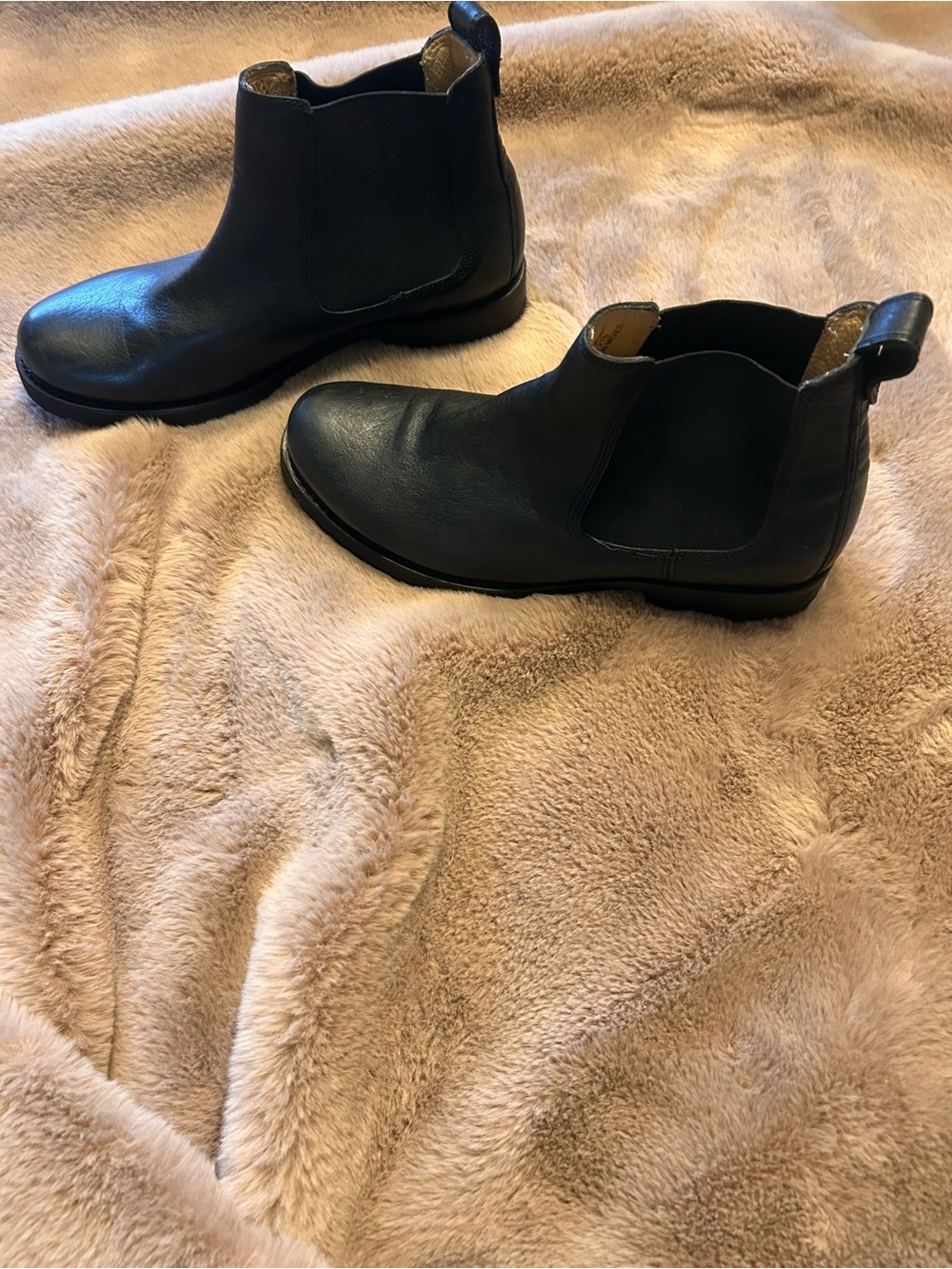 Frye Black Leather Women's Chelsea Ankle Boots